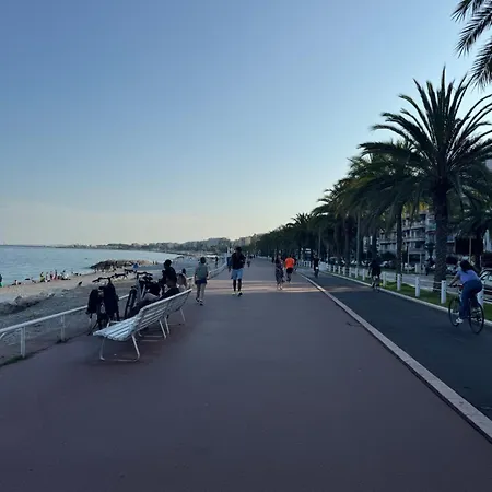 Promenade Des & Lägenhet